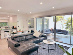 Leafy & Quiet Apt with Big Balcony, Parking & 65